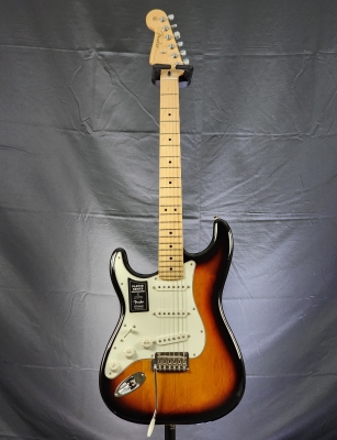 Fender - Player Stratocaster Left Handed Maple - 3 Tone Sunburst