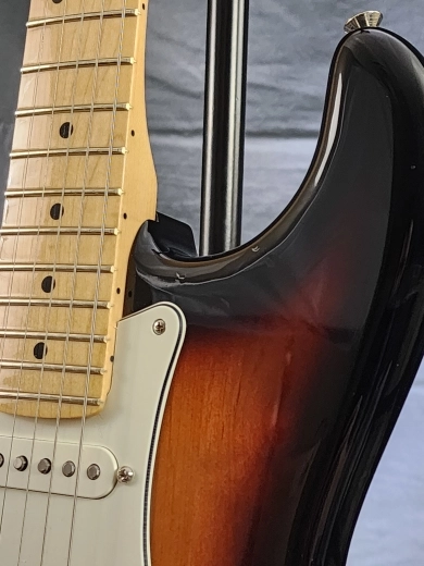 Fender - Player Stratocaster Left Handed Maple - 3 Tone Sunburst 4