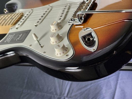Fender - Player Stratocaster Left Handed Maple - 3 Tone Sunburst 3