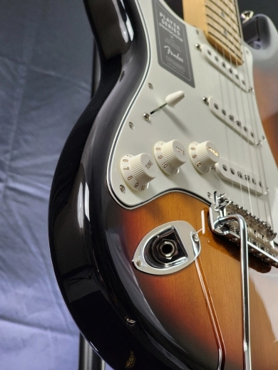 Fender - Player Stratocaster Left Handed Maple - 3 Tone Sunburst 3