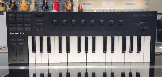 Native Instruments Komplete Kontrol M32 Micro Sized Keyboard