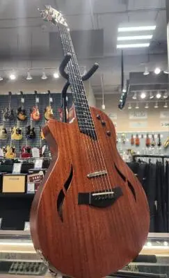 Taylor - T5z Classic - Lefty - Mahogany 2