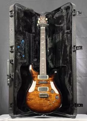 PRS Guitars - Modern Eagle V Electric Guitar with Hardshell Case - Black Gold Wraparound Burst 2
