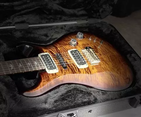 PRS Guitars - Modern Eagle V Electric Guitar with Hardshell Case - Black Gold Wraparound Burst 2