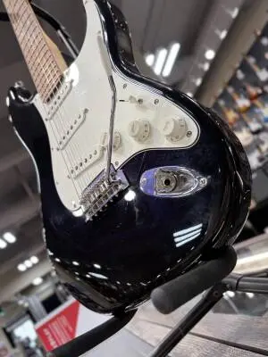 Fender - Player Stratocaster Pau Ferro - Black 2