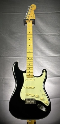 American Professional II Stratocaster, Maple Fingerboard - Black 7