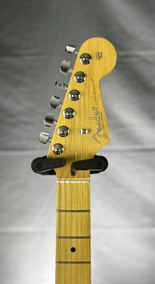 American Professional II Stratocaster, Maple Fingerboard - Black 3