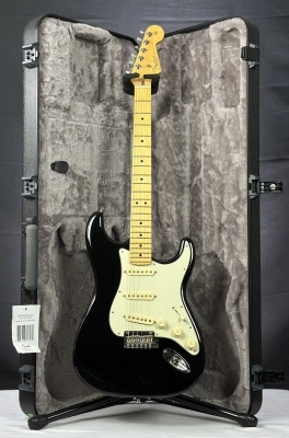 American Professional II Stratocaster, Maple Fingerboard - Black