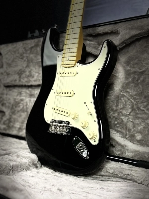 American Professional II Stratocaster, Maple Fingerboard - Black 6