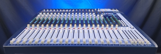 Soundcraft - 22 Channel Analog Mixer with Lexicon Effects and USB 2