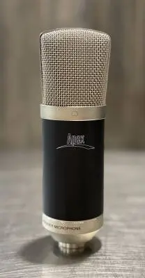 Apex - Compact Studio Condenser Mic with Case - Black