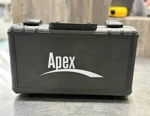 Apex - Compact Studio Condenser Mic with Case - Black 2
