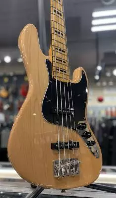Squier - Classic Vibe '70s Jazz Bass V, Maple Fingerboard - Natural 2