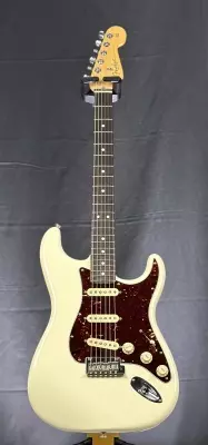 Fender - American Professional II Stratocaster, Rosewood Fingerboard - Olympic White 2
