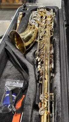 Selmer - TS400 Tenor Saxophone Outfit - Lacquer Finish w/ Case 2