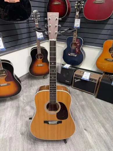 Martin Guitars - D-35 V18