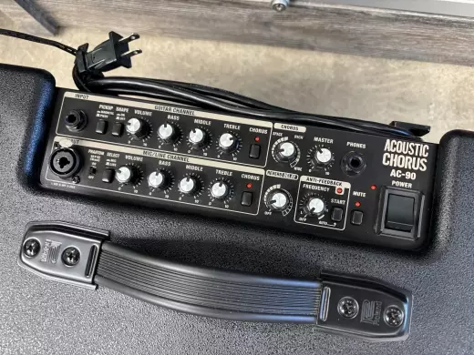 Roland - AC-90 2