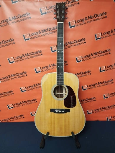 Martin Guitars - D-35 V18