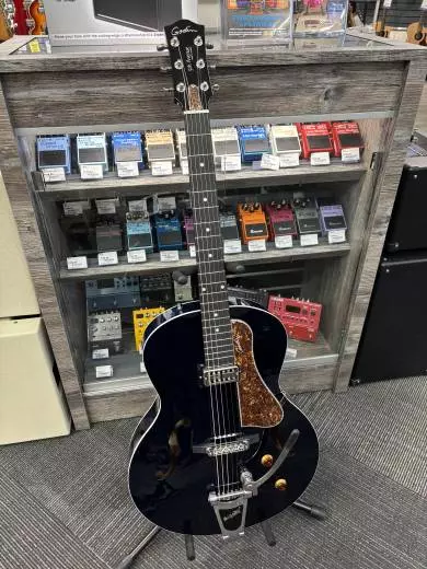 Godin Guitars - G50956