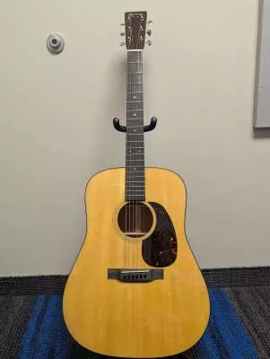 Martin Guitars - D-18 2012