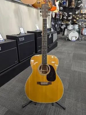 Martin Guitars - M-36 V18