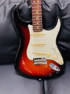 Fender - 011-3900-803 2