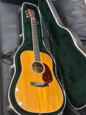 Store Special Product - Martin Guitars - D-35 V18
