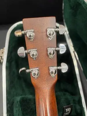 Martin Guitars - D-35 V18 2