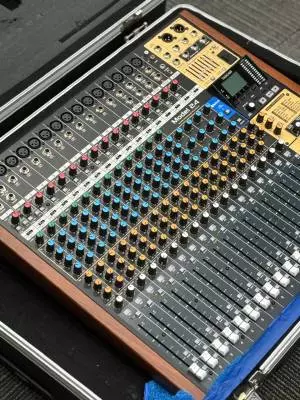 Tascam - MODEL 24 2
