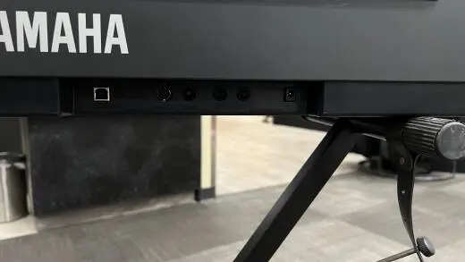 Yamaha - P225 B 2