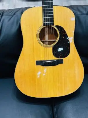 Martin Guitars - D-18 2012 2