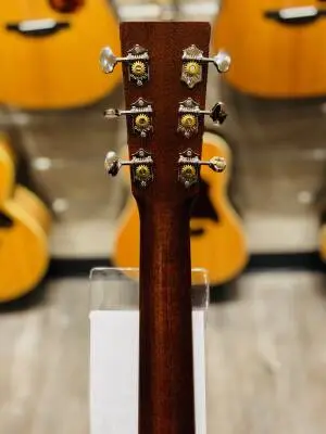Martin Guitars - D-18 2012 2