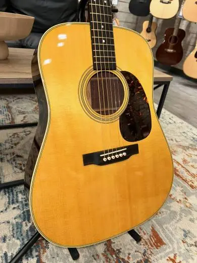 Martin Guitars - D-28 2017 2