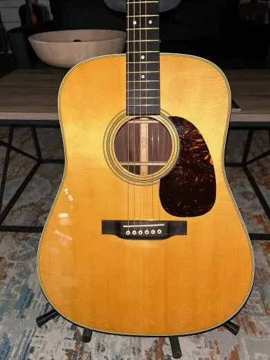 Martin Guitars - D-28 2017 2