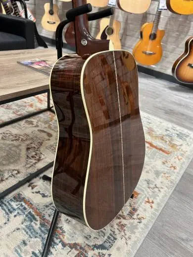 Martin Guitars - D-28 2017 2