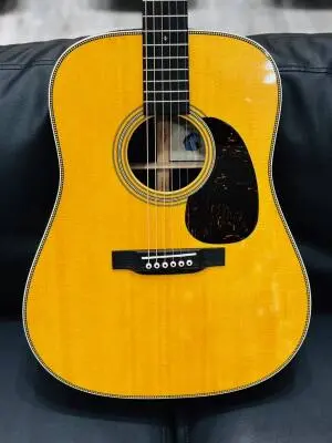 Martin Guitars - D-28 BSTRINGS 2