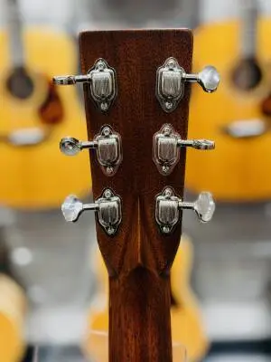 Martin Guitars - D-28 BSTRINGS 2