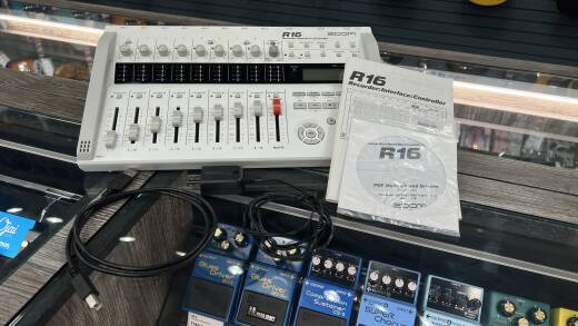 Zoom R16 - SD Recorder | Long & McQuade