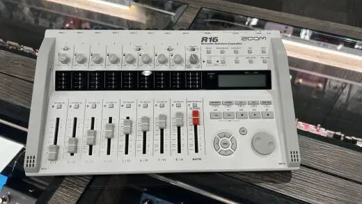 Zoom - R16 2