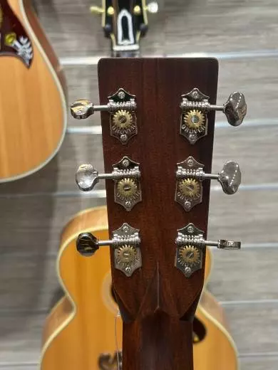 Martin Guitars - D-28 2017 2