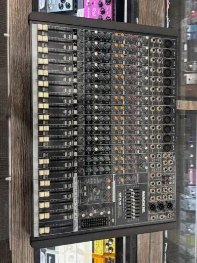 Mackie CFX16