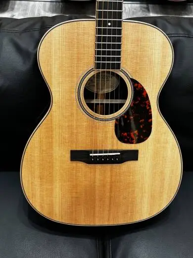 Store Special Product - Larrivee - OM-03R