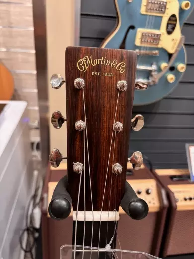 Martin Guitars - 000-17 2