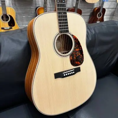 Store Special Product - Larrivee - D40 MH