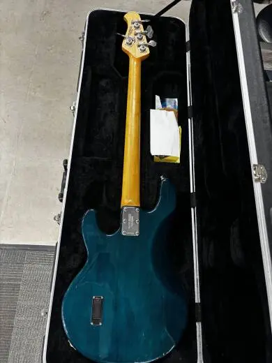 ERNIE BALL STINGRAY 4 2