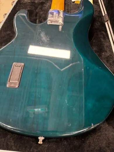 ERNIE BALL STINGRAY 4 2