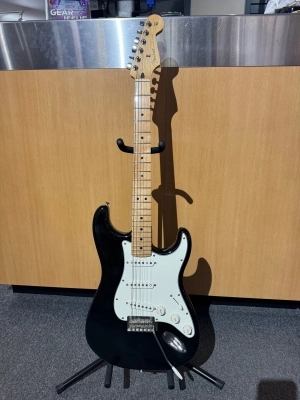 FenderPlayer Strat - Black (Maple fingerboard)