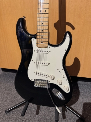 FenderPlayer Strat - Black (Maple fingerboard) 4