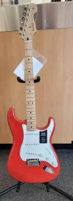 Fender - Limited Edition Player Stratocaster, Roasted Maple Fingerboard - Fiesta Red