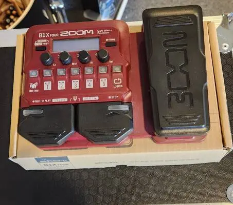 B1X FOUR-ZOOM BASS MULTI FX WITH EXPRESSION